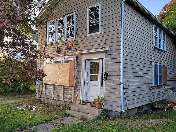 3rd image of 21 White Rock Rd