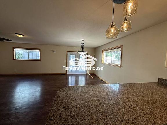 4th image of 707 S Summit Ave