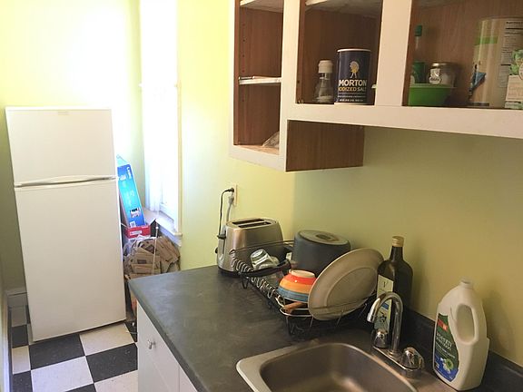 3rd image of 186 Waterman St APT 6
