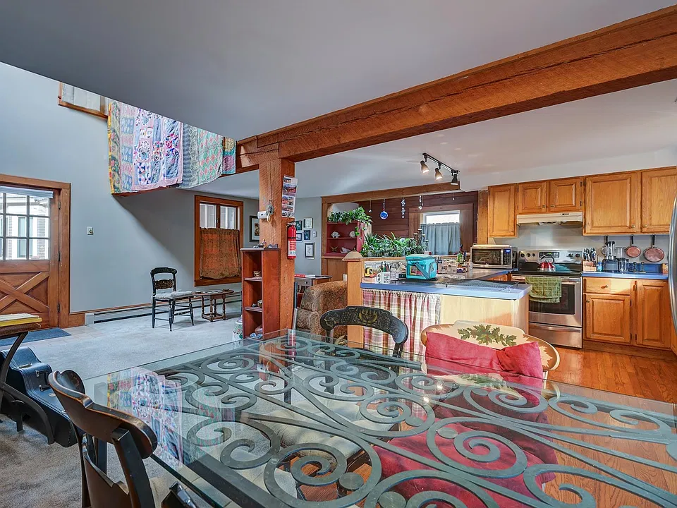 8 Chase Ave #3