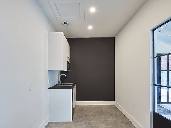 3rd image of 329 Catherine St
