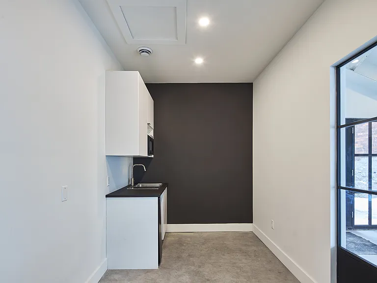 329 Catherine St — Photo 3