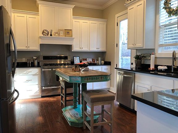 5th image of 102 Oxford Creek Dr