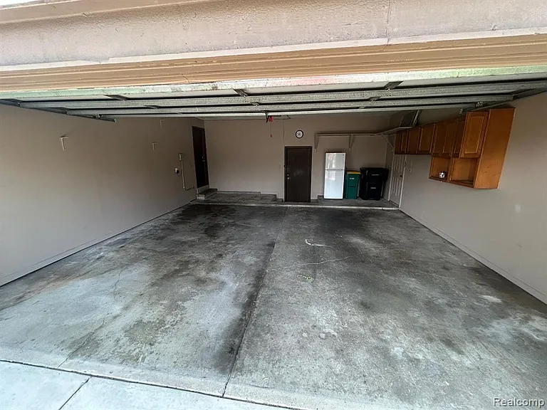 24915 Lakeland St — Photo 32