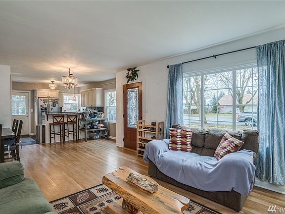 4th image of 509 Pioneer Dr