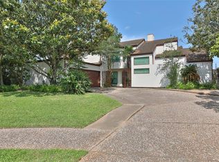 12002 S Circle Dr, Houston, TX 77071