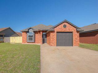 2403 SW 41st St, Lawton, OK 73505
