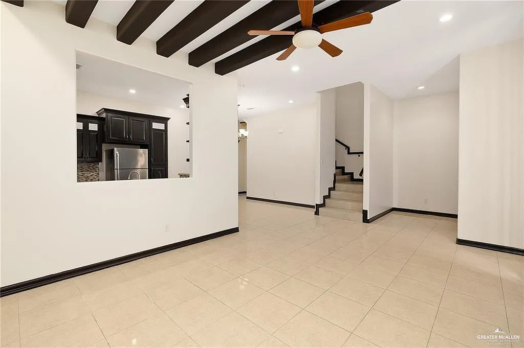 3 bed, 2.5 bath, 1760 sqft, $1,900 — Photo 4