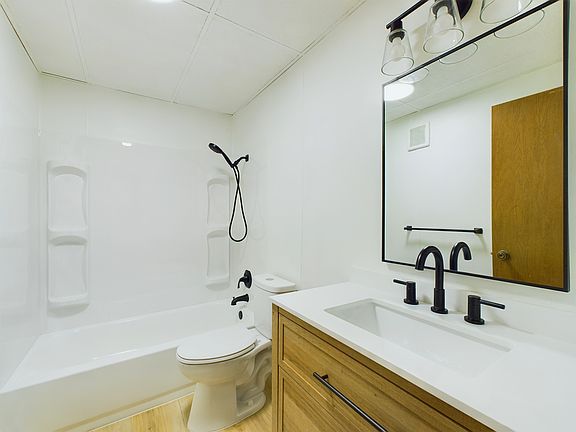 5th image of 3712 Swenson Ave #2