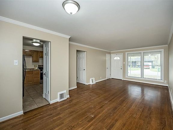 4th image of 9906 Calumet Dr
