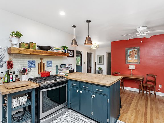2nd image of 219 Fraser Ln