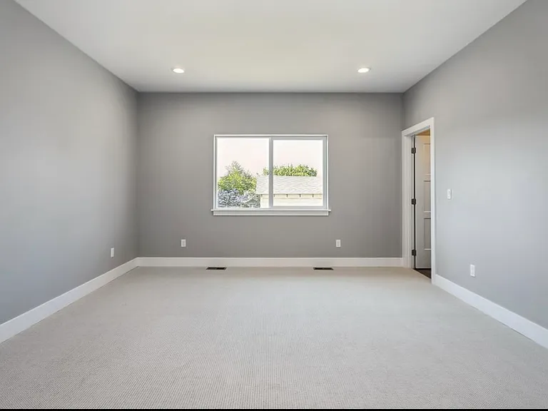 345 NW 4th St — Photo 7