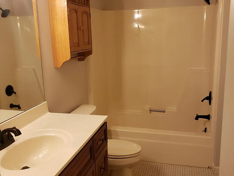 1045 Morningside Dr — Photo 11