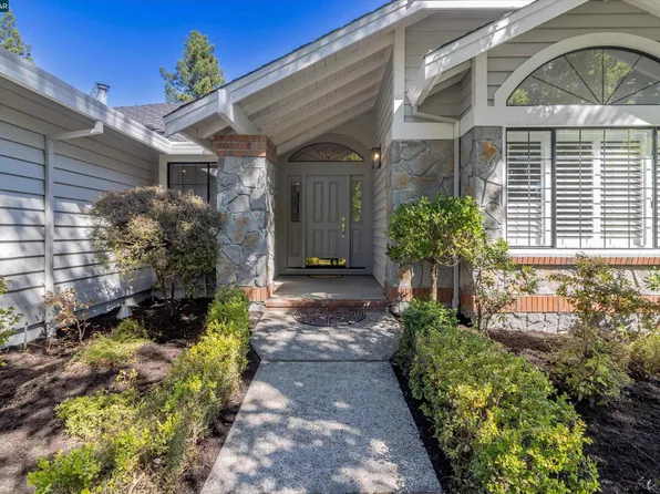 3 Peralta Ct, Moraga, CA 94556