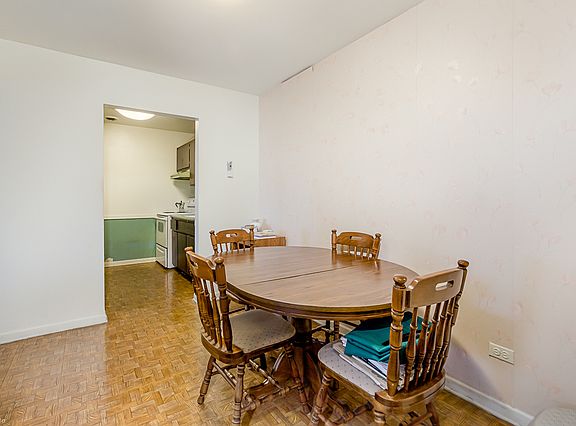 4th image of 5721 W 103rd St APT 301