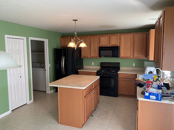 3rd image of 958 Caxton Ln