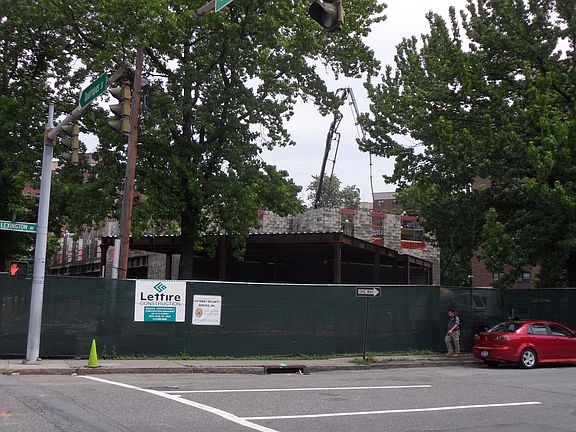 4th image of 126 S Lexington Ave