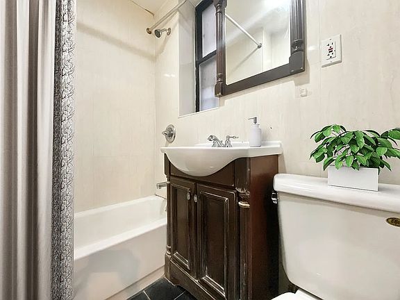 5th image of 241 W 109th St #3CC
