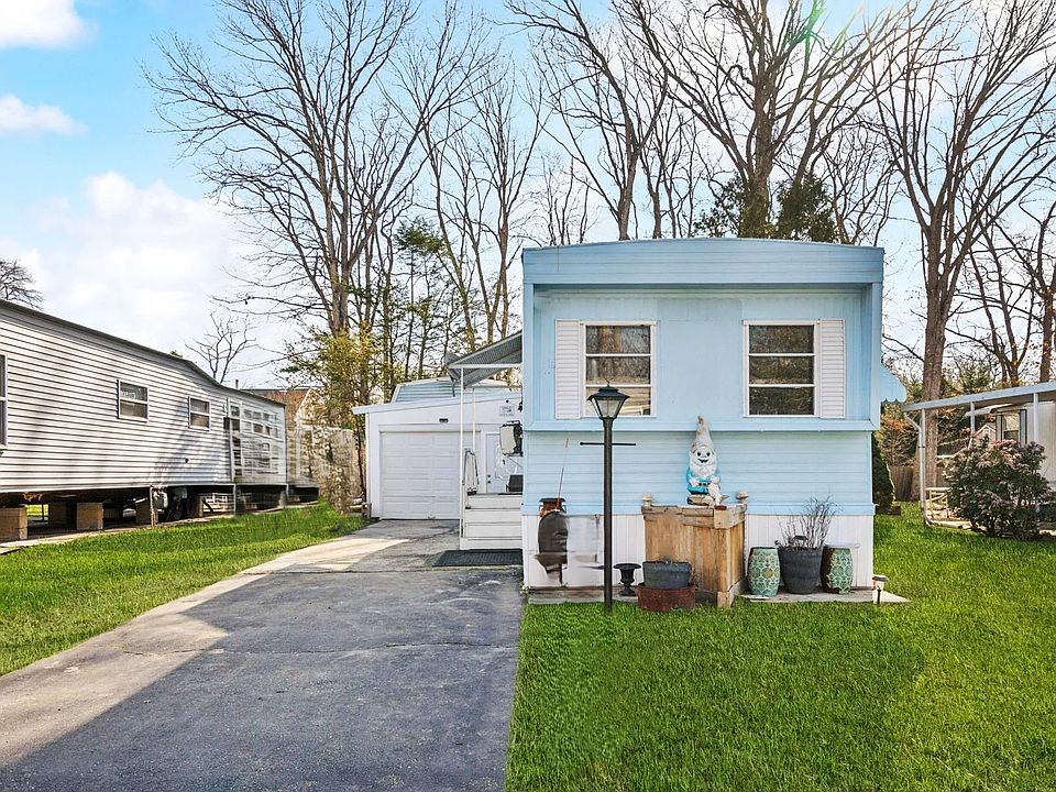 Exterior Image-0-COLONY Oak Tree