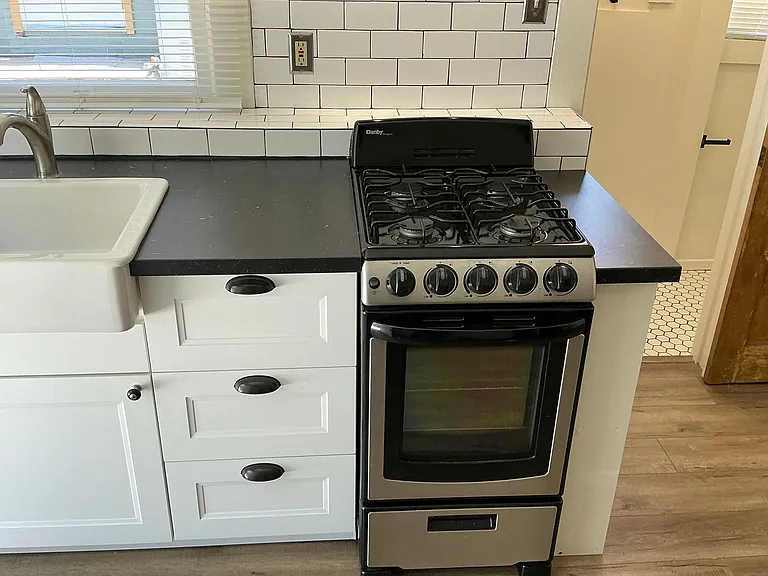 204 S Grand St — Photo 31