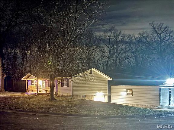 2nd image of 15337 Jeffrey Ln
