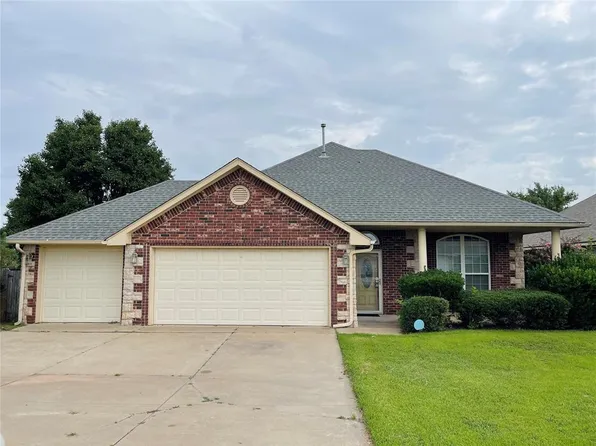 105 SE 34th St, Moore, OK 73160