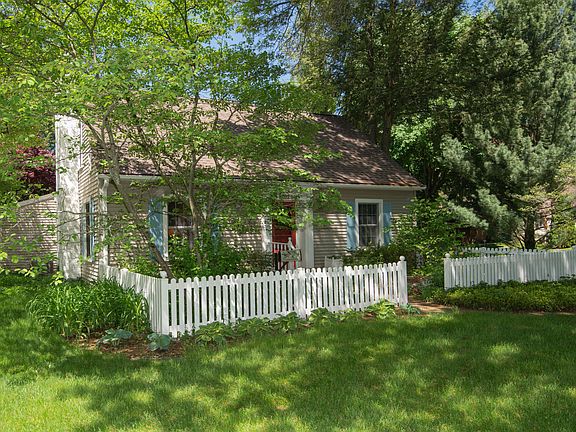 3rd image of 529 Pinehurst Blvd