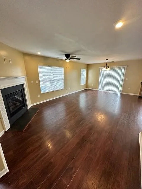 3 bed, 2.5 bath, 1674 sqft, $1,900 — Photo 2