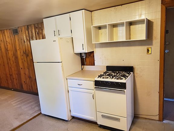 3rd image of 305 Scott Ave #C3