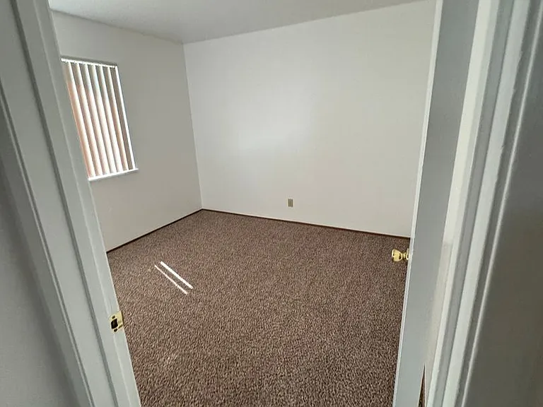 Hutchins 623 S — Photo 14