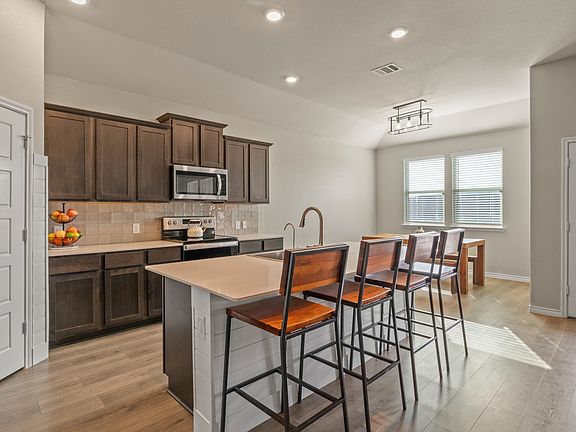 3rd image of 1313 Elderberry Dr