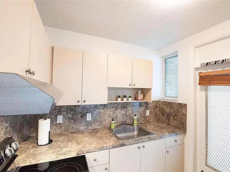 1150 Euclid Ave #205 — Photo 12