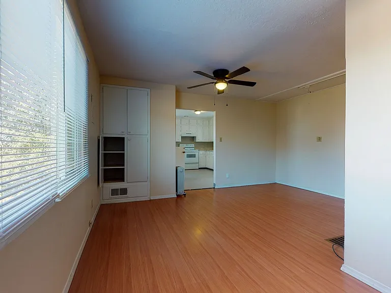 404 Prospect Ave NE — Photo 10