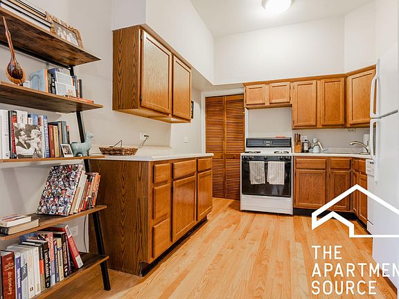 5th image of 709 W Wrightwood Ave #2R