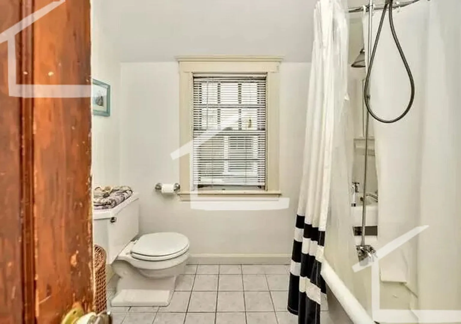 Large 4 bed in Brookline — Photo 3
