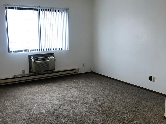 5th image of 1051 Denton St APT 1