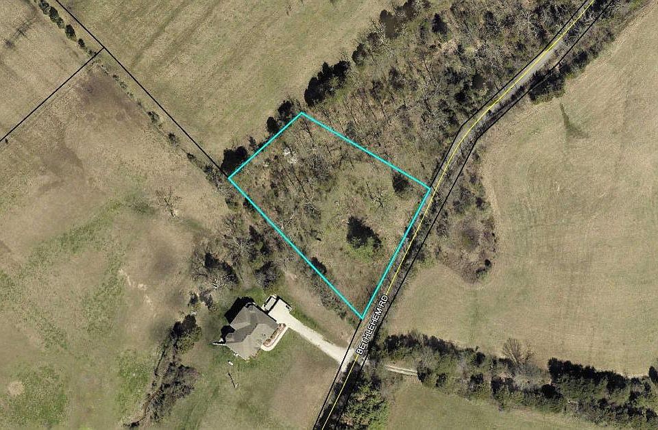 2nd image of 300 Bethlehem Rd
