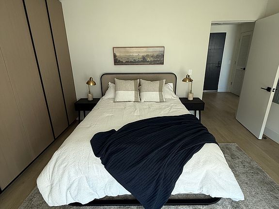 5th image of 707 S Berendo St #403