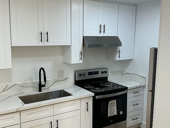 5th image of 2330 N Grand Ave #S