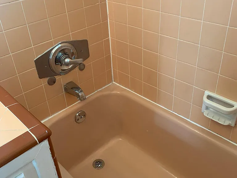 1138 S La Cienega Blvd #9 — Photo 29