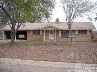 808 33rd St, Hondo, TX 78861