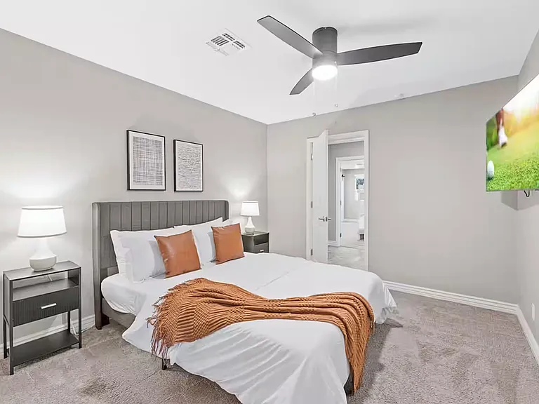 8725 E Rancho Vista Dr — Photo 4