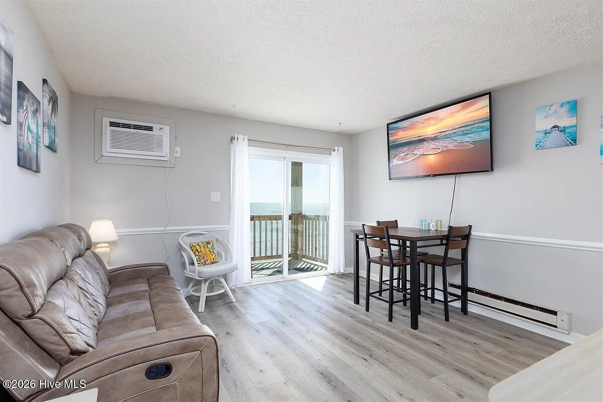 2224 New River Inlet Rd — Photo 2