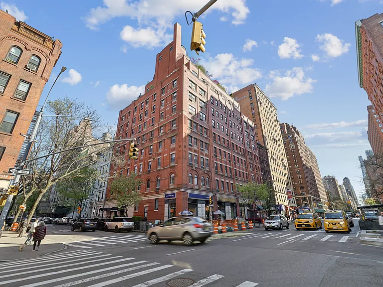 186 W 80th St #7F — Photo 15
