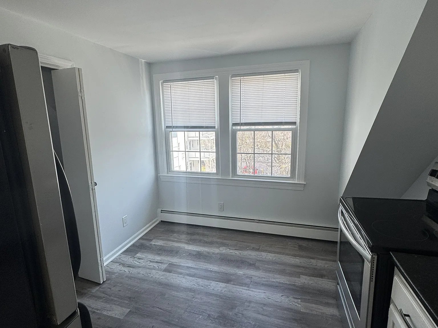 Studio, 425 sqft, $1,150 — Photo 2
