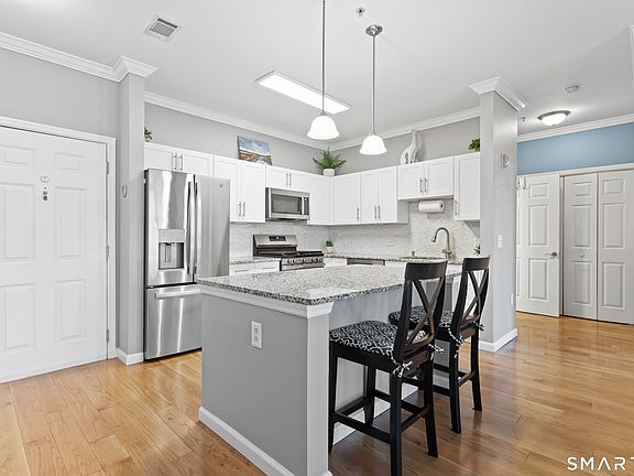 5th image of 35 W Broad Street #305
