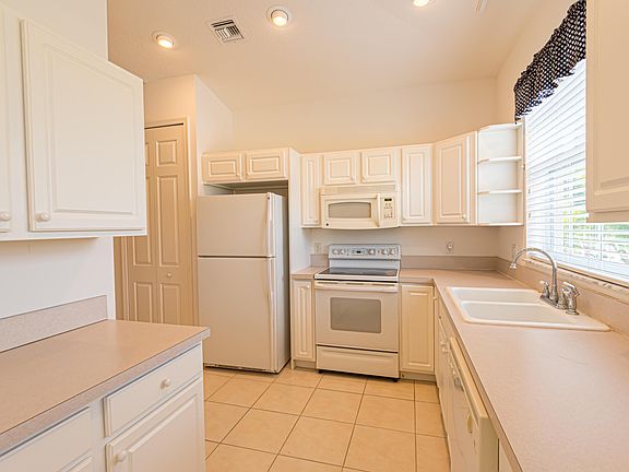 4th image of 7009 Torrey Pines Cir