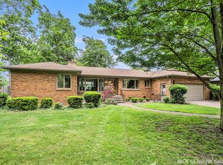 4166 Highgate Rd, Norton Shores, MI 49441