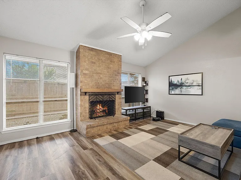 1818 Highbrook Ct — Photo 6