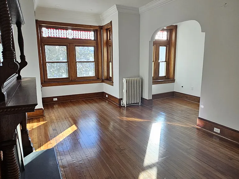 2nd floor suite: front private living room with side nook